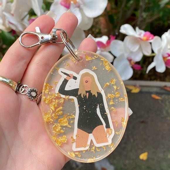 MYSTERY BUNDLE Taylor Swift Iconic Moments Cartoon & Gold Flakes Keychain 2 PACK - Picture 10 of 16